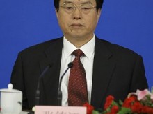 Čínský vicepremiér Zhang Dejiang: vědí Němci, komu podávají ruku? Pozadi cinskeho vicepremiera, Zhang Dejiang, cinskey vicepremier je obvinen z vazneho porusovani lidskych prav