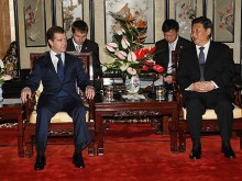 Xi Jinping při setkání s ruským presidentem Medveděvem. (www.kremlin.ru)